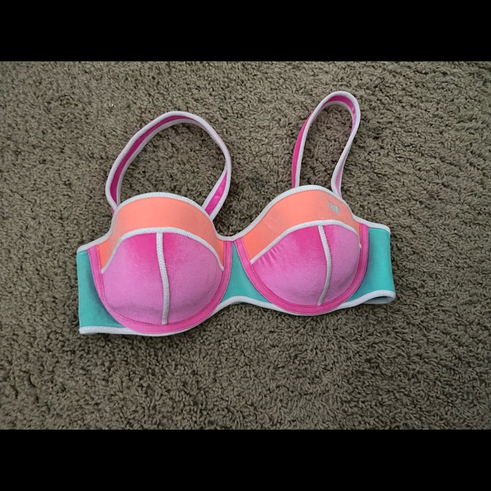 Triangl bikini top